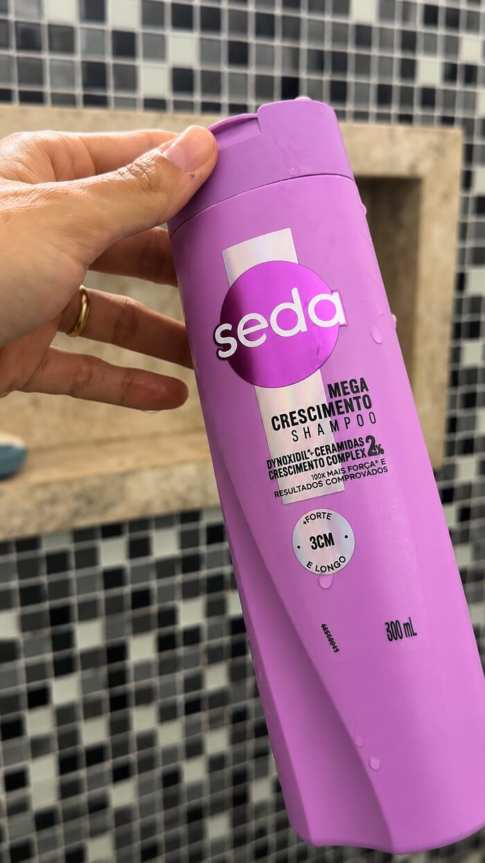 Shampoo Seda Mega Crescimento no banheiro